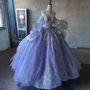 Vestido de Quinceañera Wx55 Lila para Niñas, con Hombros Descubiertos, Apliques Florales de Encaje, Antiestático, Cola Capilla, Largo hasta el Suelo, Vestido de Fiesta - Product Image 4