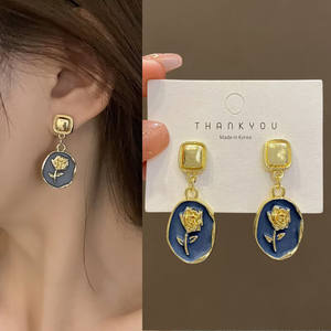 Anting Stud Campuran Modis untuk Wanita Kombinasi Acak Perhiasan Trendy dari Paduan dengan Zirkon Pasokan ODM - Product Image 5