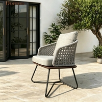 Chaise de jardin moderne en corde tressée résistante aux intempéries avec coussin, structure métallique durable pour patio, mobilier de cour et événements