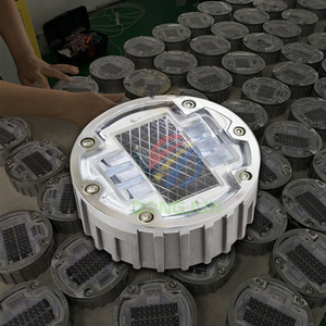 Tachuelas Reflectantes Solares de Aluminio para <span class=keywords><strong>Carreteras</strong></span>, Impermeables IP68, para Uso Urbano y en <span class=keywords><strong>Carreteras</strong></span>, con Alta Intensidad Reflectante - Product Image 4