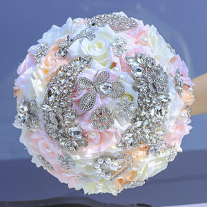 <span class=keywords><strong>Fleurs</strong></span> Artificielles Romantiques <span class=keywords><strong>Fleurs</strong></span> Blanches Bouquets <span class=keywords><strong>De</strong></span> <span class=keywords><strong>Mariée</strong></span> Perles Artificielles <span class=keywords><strong>Bouquet</strong></span> <span class=keywords><strong>De</strong></span> Cristal Fleur <span class=keywords><strong>De</strong></span> Mariage <span class=keywords><strong>De</strong></span> <span class=keywords><strong>Mariée</strong></span> - Product Image 4