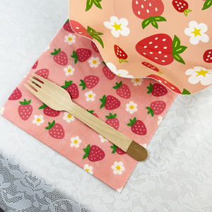 Service de table DAMAI Strawberry Party : assiettes, serviettes et gobelets en papier pour décorations de fête d'anniversaire pour filles - Product Image 3