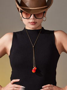 Collier pendentif cerise plaqué or pour femme, chaîne serpent en résine acrylique, décontracté, à porter au quotidien - Product Image 2