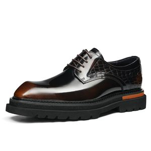 Chaussures Oxford haut de gamme pour hommes - Chaussures de ville formelles sur mesure en cuir monobloc fabriquées à la main pour hommes - Product Image 2