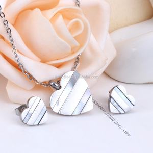 Conjunto de Joyería de Acero Inoxidable Esmaltado con Forma de Corazón para Mujer, en Plata y Oro - Product Image 2