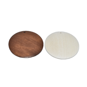 Perles en bois faites à la main de 15 mm, 26 lettres anglaises sculptées, perles lâches pour la fabrication de bijoux, couleur bois naturel, certifiées par une tierce partie - Product Image 1