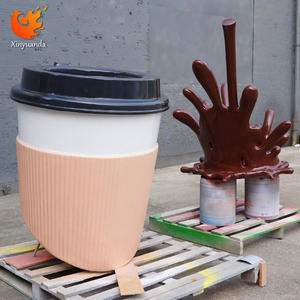 Grande sculpture de tasse à café en fibre de verre réaliste, style dessin animé, taille personnalisable, pour les cafés et salons de thé, décoration de sol très populaire sur internet - Product Image 1