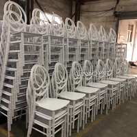 Chaise de salle à manger Louis Ghost moderne en plastique, empilable, durable et pliable, idéale pour les événements, mariages, hôtels et banquets - Vente en gros usine