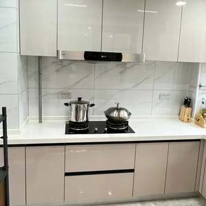 Gabinete de Cocina de Madera de Roble de Lujo con Acabado de Puerta de Piedra de Cuarzo en Colores Personalizables Color Teca para Organizar Utensilios de Cocina - Product Image 3