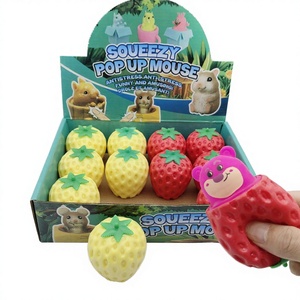Q Y Nuevo y Único Vaso Antiestrés de Peluche de Oso Fresa de Dibujos Animados, Material EVA, Modelo Popular Transfronterizo, Juguete de Apretar Unisex 14+ - Product Image 2