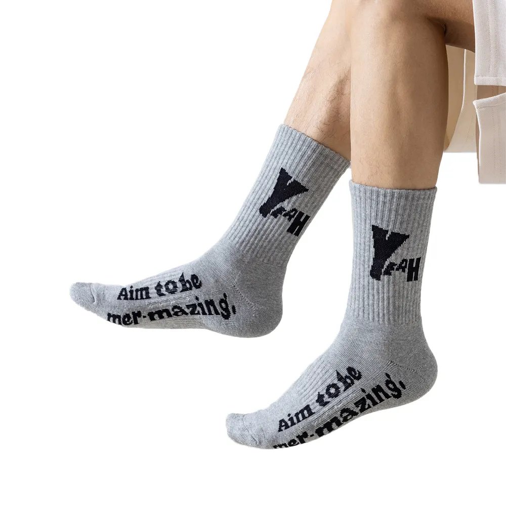 Robe pour hommes personnalisée Chaussettes en coton Chaussettes contre les mauvaises herbes Usine Fabricant OEM Tricot coloré Logo personnalisé Femmes et hommes Décontracté