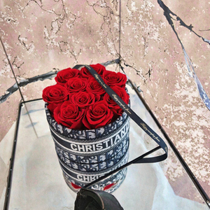 ดอกกุหลาบโรซ่า เอเทอร์น่า ของขวัญวันแม่ วันวาเลนไทน์ วันรับปริญญา วันขอบคุณพระเจ้า  ดอกกุหลาบธรรมชาติ  บรรจุในกล่องอะคริลิค  คงสภาพได้นาน 3-5 ปี - Product Image 4