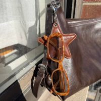 Porte-clés en cuir PU pour lunettes de soleil, durable, de haute qualité, mignon, en forme de clip pour lunettes, pour sacs à main, sacs à dos, portable