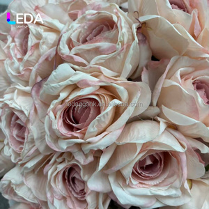 ลูกบอลดอกไม้ประดิษฐ์ผ้าไหม LEDA ขนาด 40 ซม. สีชมพู สำหรับตกแต่งโต๊ะงานแต่งงานและงานอีเว้นท์ - Product Image 4