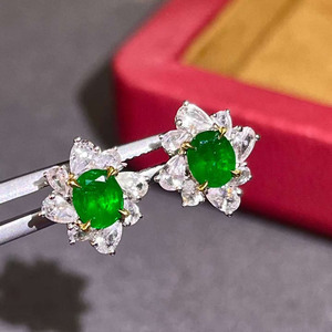 Pendientes de Oro Sólido de 18K para Mujer, 1.23ct, Esmeralda Verde Intensa Natural de Panjshir, Afganistán, con Detalles de Zafiro Blanco, Joyería Fina - Product Image 2