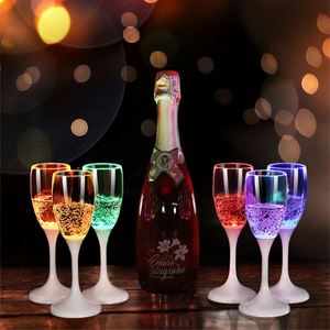 Coupe à champagne personnalisée de luxe avec éclairage LED créatif pour réception de mariage - Product Image 6