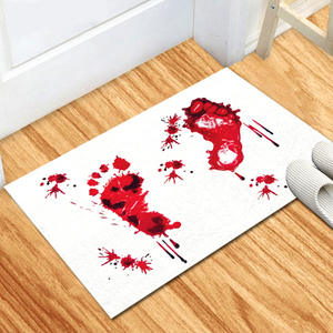 Alfombra de puerta rectangular de terciopelo cristalino con estampado de huellas de sangre de Halloween, resistente a las manchas, antideslizante, para el hogar, de fibra de poliéster - Product Image 1