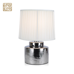Lampe de table moderne style <span class=keywords><strong>pictural</strong></span> en céramique LED à intensité variable Design de fleur d'oiseau Alimentation électrique Abat-jour pour tambour Ampoules à incandescence - Product Image 5