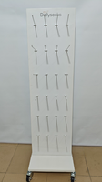 Présentoir de panneau de cheville en métal pour magasin de détail-Double face, assemblage facile avec longs crochets et roulettes réglables