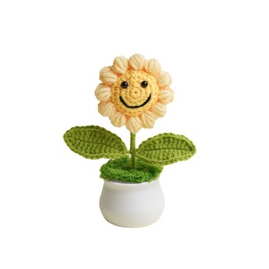 Miniature de tournesol souriant en pot, artisanat en fil fait main, décoration intérieure, cadeau de diplôme pour les meilleurs amis - Product Image 4