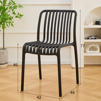 Chaises de salle à manger en plastique empilables et pliables haut de gamme, durables, imperméables et écologiques pour l'extérieur, l'hôtellerie et les chambres à coucher (modèle FX)