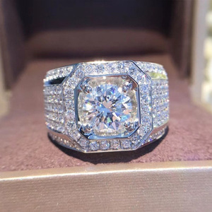 Anello da Uomo con Zirconi Scintillanti, Gioiello di Lusso per Dito, Accessorio Moda - Product Image 1