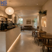 Comptoir de café personnalisé de style Wabi Sabi avec vitrine à pâtisserie pour projet d'aménagement intérieur de café-boulangerie