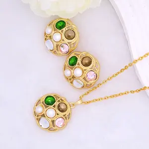 Precio barato 18K chapado en oro 2 piezas conjunto de joyas de perlas de pendientes y collares al por mayor conjunto de fantasía collar con pendiente