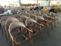 Vente en gros de chaise de salle à manger nordique moderne en bois massif frêne fauteuil de salle à manger rembourré avec coussin rembourré pour appartement et maison