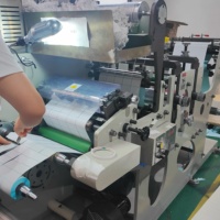 Machine de découpe rotative de haute qualité pour la découpe, le refendage, les étiquettes adhésives, le papier, le film, les autocollants, entièrement automatique