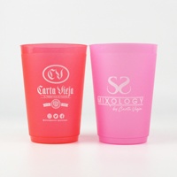 Tasse flexible en plastique rouge givré (8), 1 pièce