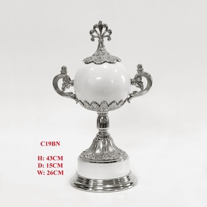 Coupe de trophée sportive en métal de luxe personnalisée de haute qualité, souvenir de football pour la <span class=keywords><strong>Ligue</strong></span> <span class=keywords><strong>des</strong></span> <span class=keywords><strong>Champions</strong></span>, fabrication directe - Product Image 1