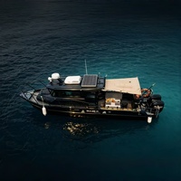 Yacht de luxe en aluminium de 9 m avec grande cabine, bateau de pêche à moteur hors-bord soudé pour la navigation côtière et en haute mer, loisirs