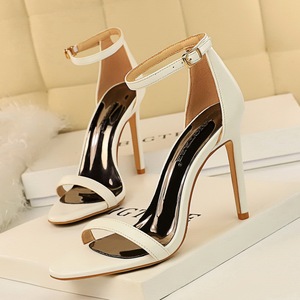 Meilleures ventes : Sandales à talons, mules tendance, chaussures pour femmes 2025 - Product Image 2