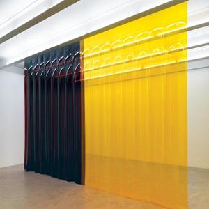 De fabriek verkoopt hittebestendige, vlamvertragende zwarte <span class=keywords><strong>PVC</strong></span> anti-UV las-scheidingsgordijn, anti-brand kunststof stripdeur-gordijn - Product Image 1