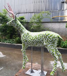 Présentoir de jardin moderne grandeur nature statue de cerf décoration de jardin maison de Noël sculpture d'animaux en fibre de verre - Product Image 2