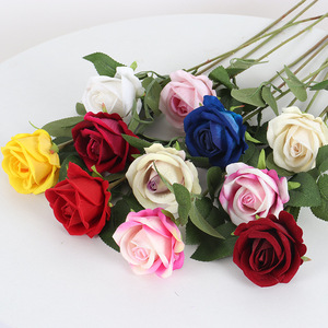Roses artificielles en velours Jessie, 12 pièces, couleurs mélangées, pour décorations de mariage et de la Saint-Valentin - Product Image 1
