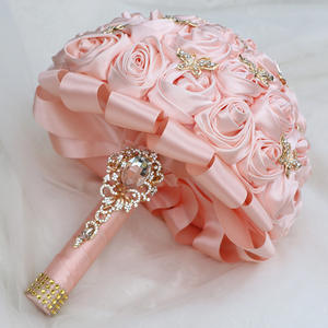 Nuevo Rose Bud Handheld Wedding Ribbon Flower Rhinestone para <span class=keywords><strong>la</strong></span> graduación <span class=keywords><strong>de</strong></span> <span class=keywords><strong>la</strong></span> novia Acento floral <span class=keywords><strong>de</strong></span> <span class=keywords><strong>mano</strong></span> para ceremonias <span class=keywords><strong>de</strong></span> graduación - Product Image 4
