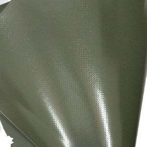 Rollo de tela de <span class=keywords><strong>lona</strong></span> de tipo plano recubierto de PVC de 560gsm de alta calidad, <span class=keywords><strong>impermeable</strong></span> y Anti-UV para uso en exteriores para tiendas y lonas - Product Image 3
