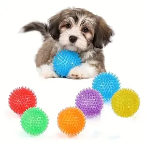 Çok satan gıcırtılı köpek çiğnemek oyuncak topu TPR malzemesi sivri sivri Molar tasarım Pet diş temizleme için