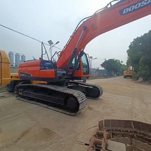 รถขุดตีนตะขาบ Doosan DX225LC ขนาด 2.2 ตัน พร้อมบุ้งกี๋ขุดดิน เครื่องจักรก่อสร้างสำหรับงานหนัก - Product Image 3