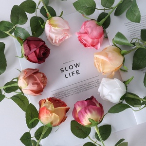 Roses artificielles en gros pour mariage, anniversaire, décoration intérieure, décorations de roses en soie à bords brûlés en stock - Product Image 2