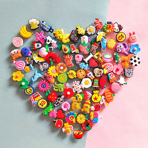 Vente en gros <span class=keywords><strong>pas</strong></span> <span class=keywords><strong>cher</strong></span> personnage de dessin animé PVC chaussures en caoutchouc souple breloques figurine bébé accessoires pour chaussures Croc - Product Image 3