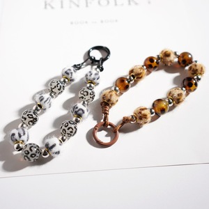 Chaîne de <span class=keywords><strong>porte</strong></span>-clés perlée avec <span class=keywords><strong>pompon</strong></span> imprimé léopard rétro tendance pour sacs - Product Image 3