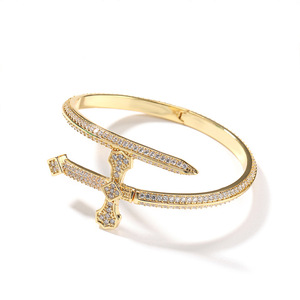Hip Hop 18K oro ghiacciato braccialetti incrociati ortodossi personalizzato spada di giustizia bracciale incrociato per uomo donna gioielli - Product Image 1