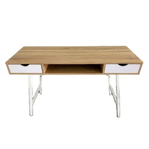 Escritorio Moderno de Madera Marrón con Metal con Recubrimiento en Polvo Negro, <span class=keywords><strong>Mesa</strong></span> para Computadora con Ruedas, de <span class=keywords><strong>Segunda</strong></span> <span class=keywords><strong>Mano</strong></span> - Product Image 1