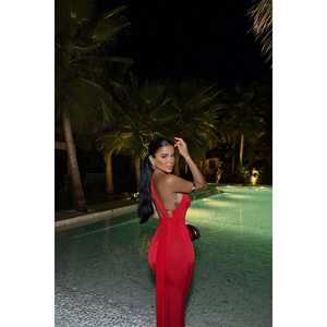 Robe de soirée en satin rouge, taille XS, longueur au sol, paillettes, strass, drapage, perles, fleurs, plumes pour les fêtes - Product Image 2