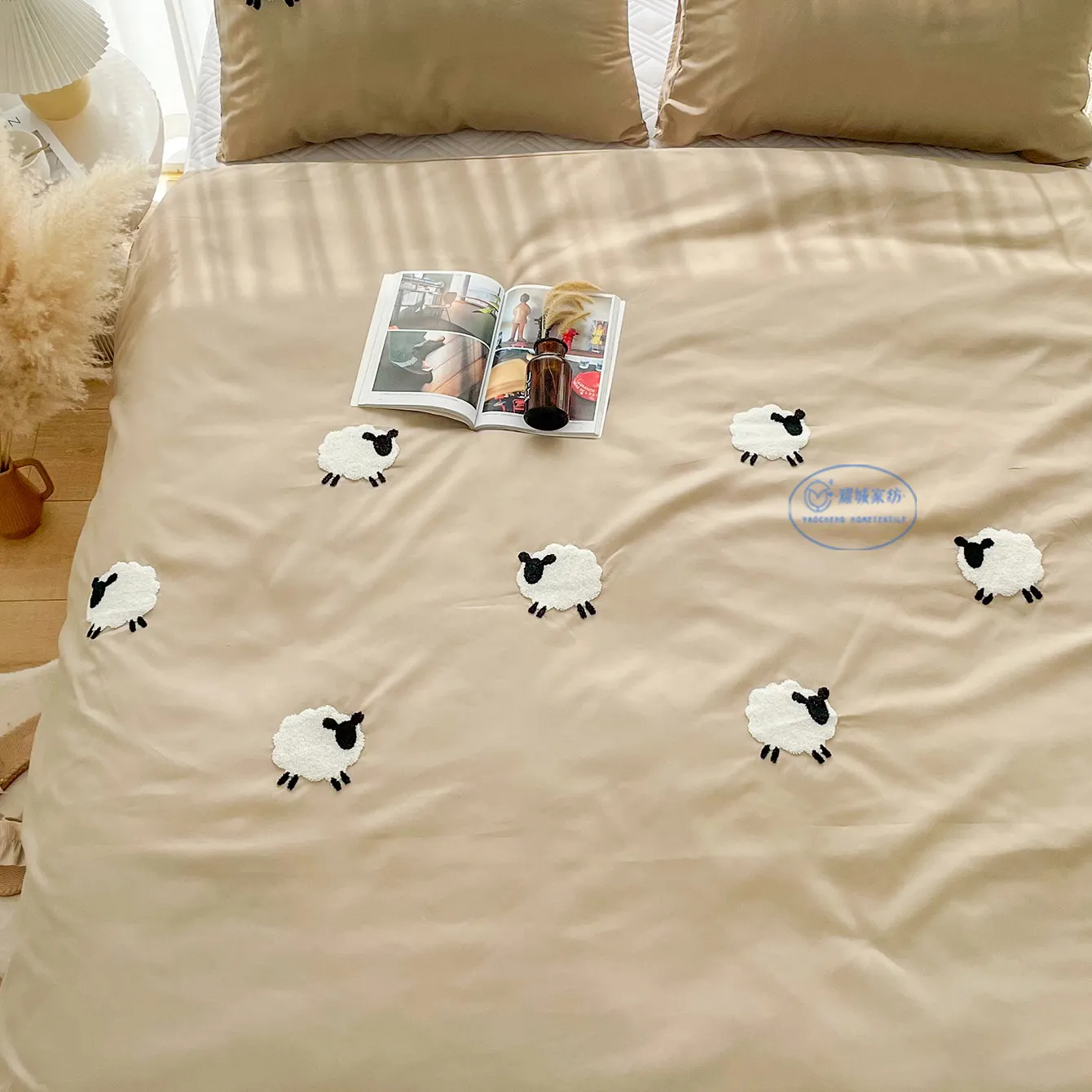 Juego de cama de edredón bordado con toalla de animales