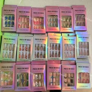 Venta al por mayor de <span class=keywords><strong>manicura</strong></span> de uñas de alta calidad 3D perla reutilizada ataúd almendra cuadrado brillo uñas arte Gel prensa en las uñas con pegamento - Product Image 2