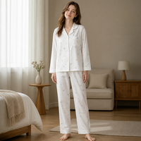Set Loungewear Baru Motif Hati Abu-abu Lembut Bahan Bernapas Kerah Notch Atasan Kancing Celana Panjang untuk Musim Panas Gugur Sehari-hari